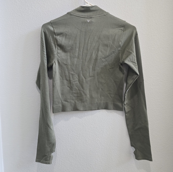 Old Navy seamless crop long sleeved performance top olive size medium NWT - Picture 2 of 5